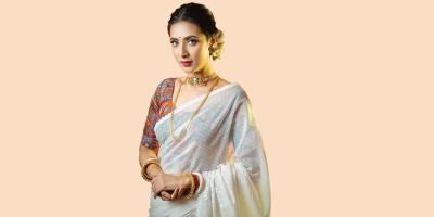 পরিবার নিয়ে ঢাকার মন্দিরে মন্দিরে বিদ্যা সিনহা মিম